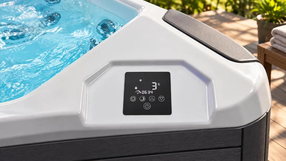 Digital Touchscreen Control Panel Close-up top-down view of the flush-mounted digital touchscreen interface showing 3°C water temperature and session timer