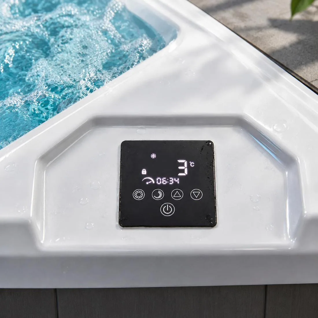 Built-in Digital Touchscreen Controller and Water Temperature Interface High-angle close-up of a digital touchscreen panel integrated into the acrylic deck display reading 3 degrees Celsius