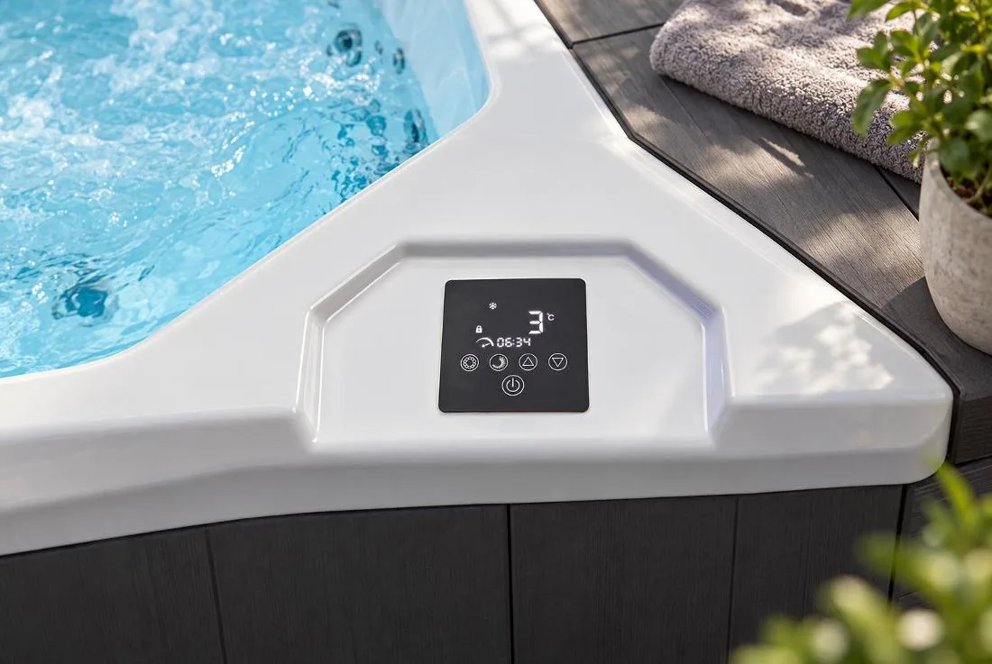 Touch control panel displaying 3°C water temperature Close-up top-down view of the built-in digital touch control panel on the smooth white acrylic tub ledge